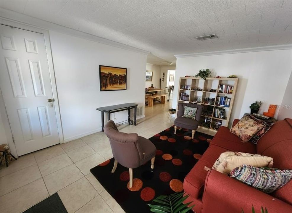 合同活跃: $480,000 (3 贝兹, 2 浴室, 2084 平方英尺)