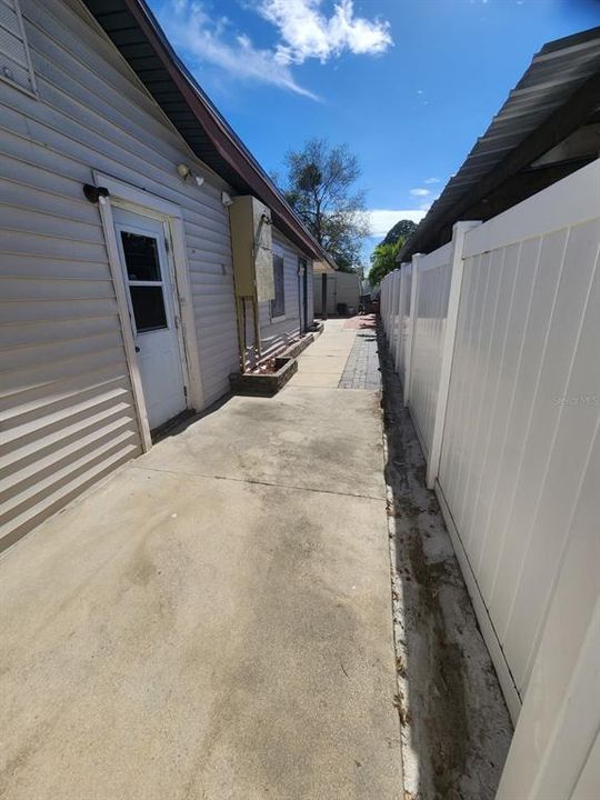 合同活跃: $480,000 (3 贝兹, 2 浴室, 2084 平方英尺)