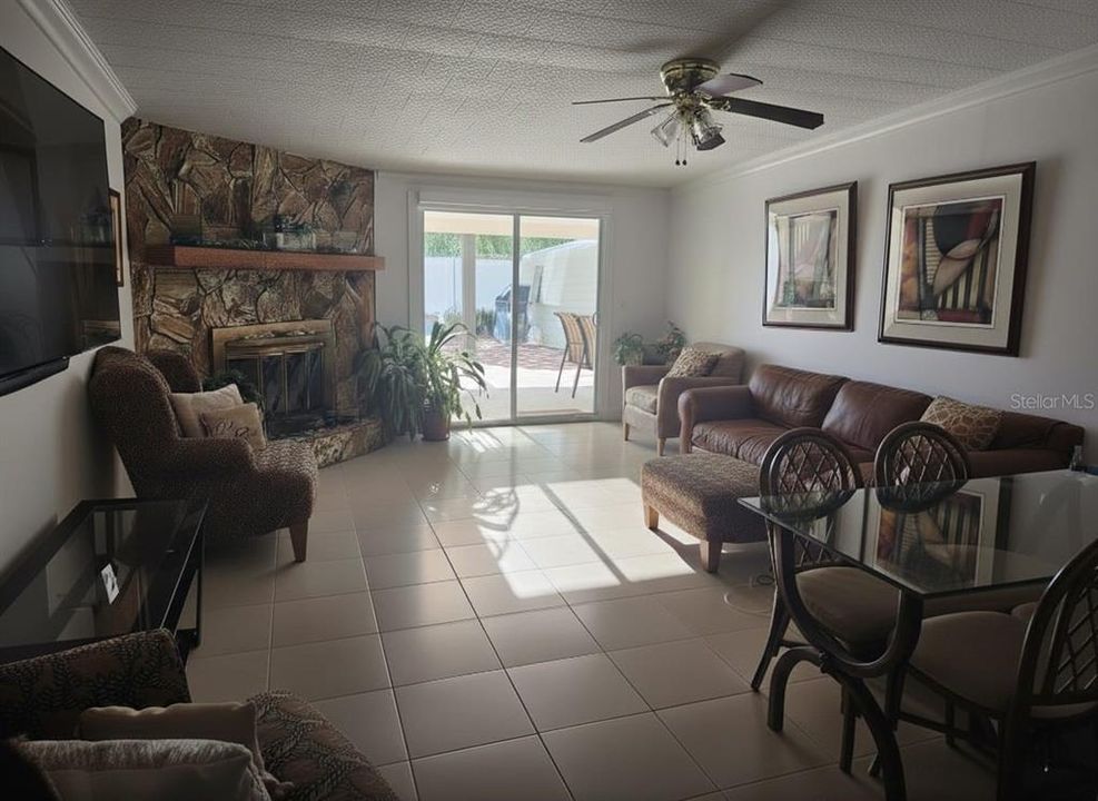 合同活跃: $480,000 (3 贝兹, 2 浴室, 2084 平方英尺)