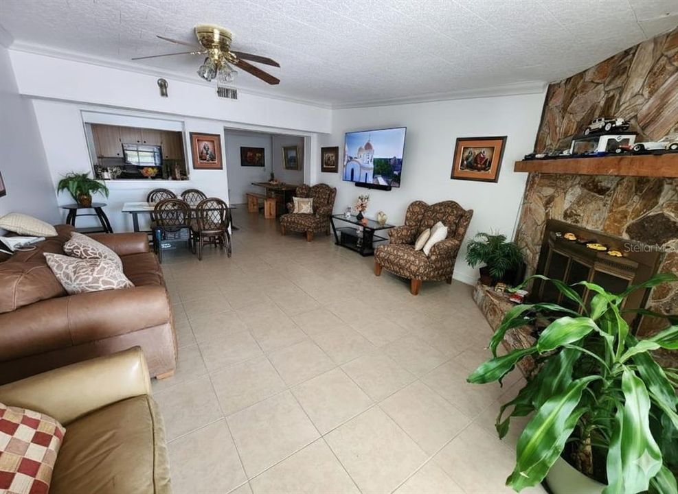 合同活跃: $480,000 (3 贝兹, 2 浴室, 2084 平方英尺)