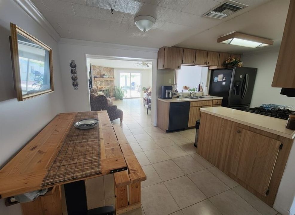 合同活跃: $480,000 (3 贝兹, 2 浴室, 2084 平方英尺)