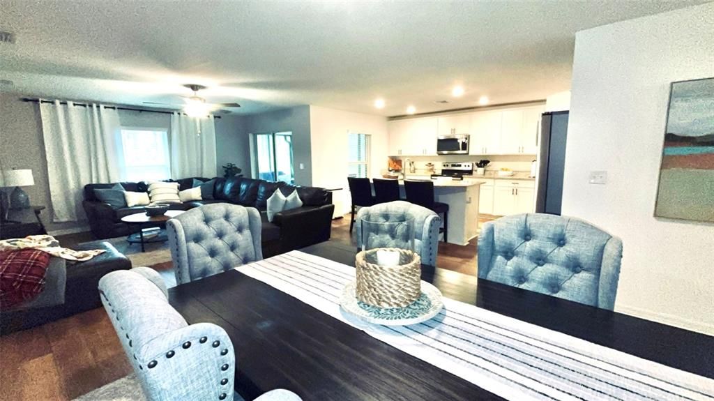 待售: $380,000 (4 贝兹, 3 浴室, 1975 平方英尺)