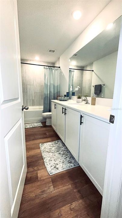 待售: $380,000 (4 贝兹, 3 浴室, 1975 平方英尺)