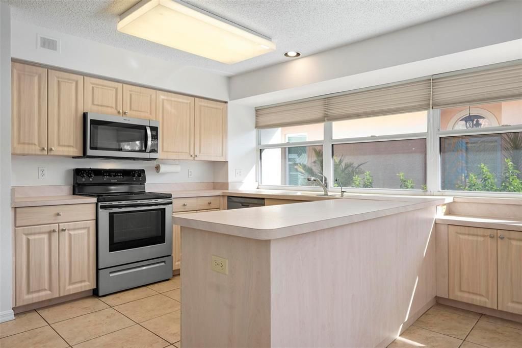 For Sale: $379,000 (2 beds, 2 baths, 1767 Square Feet)