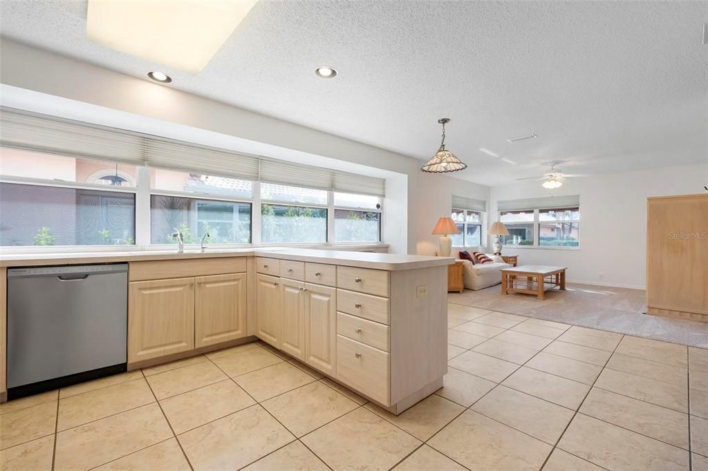 For Sale: $379,000 (2 beds, 2 baths, 1767 Square Feet)