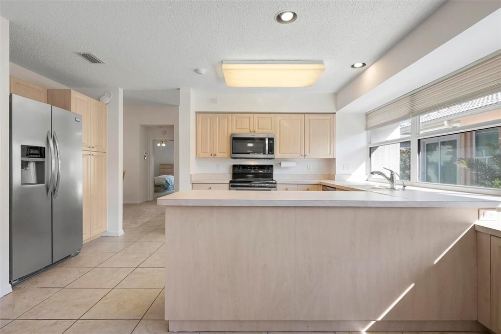 For Sale: $379,000 (2 beds, 2 baths, 1767 Square Feet)