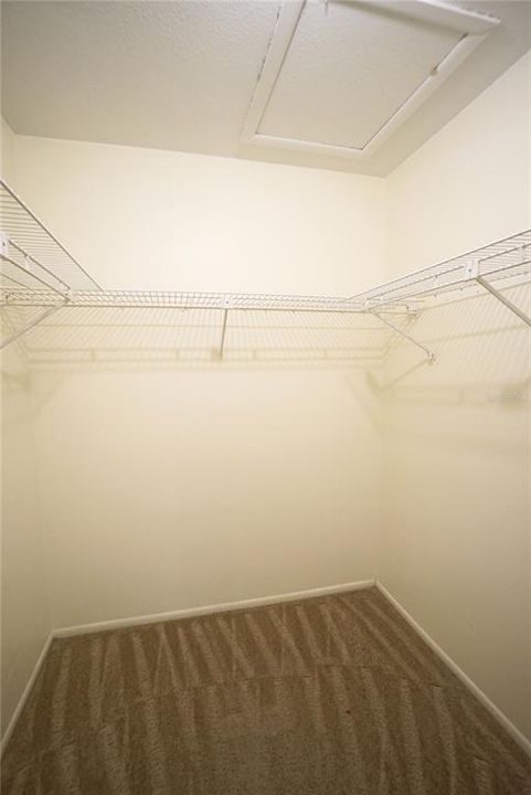 Activo con contrato: $2,095 (3 camas, 2 baños, 1328 Pies cuadrados)