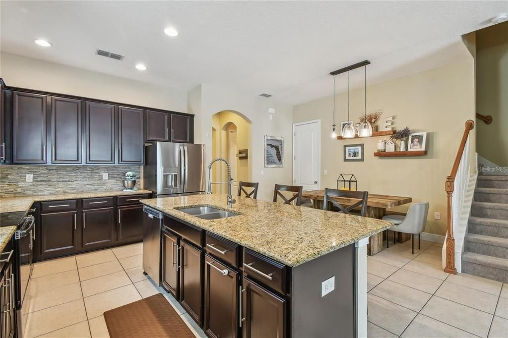 For Sale: $639,000 (4 beds, 3 baths, 2475 Square Feet)