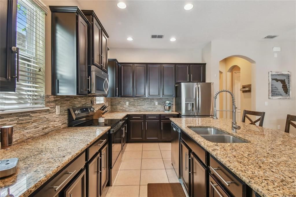 For Sale: $639,000 (4 beds, 3 baths, 2475 Square Feet)