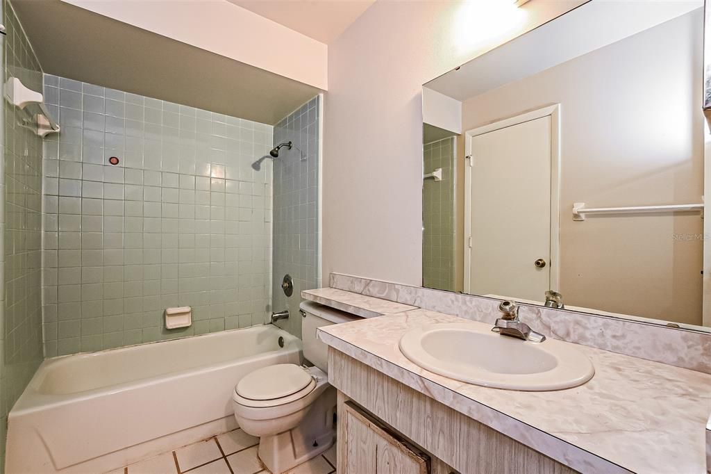 Activo con contrato: $284,900 (2 camas, 2 baños, 1025 Pies cuadrados)