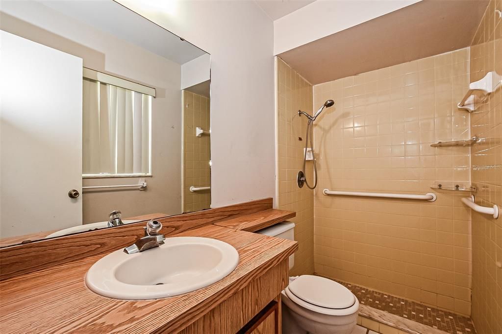 Activo con contrato: $284,900 (2 camas, 2 baños, 1025 Pies cuadrados)