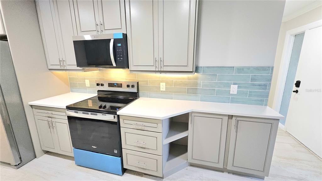 For Sale: $489,999 (2 beds, 2 baths, 1400 Square Feet)