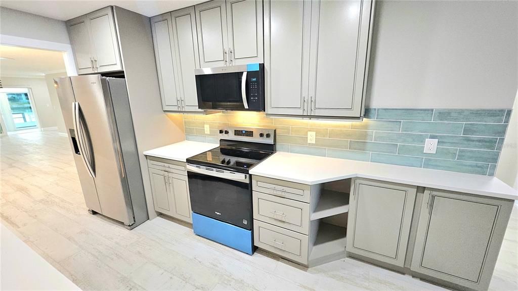 For Sale: $489,999 (2 beds, 2 baths, 1400 Square Feet)