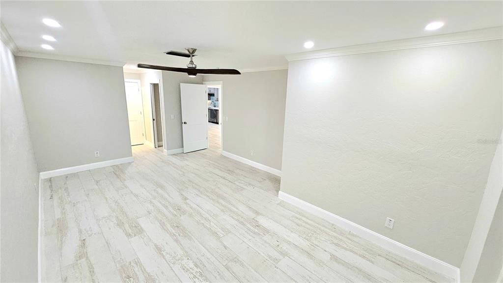 For Sale: $489,999 (2 beds, 2 baths, 1400 Square Feet)