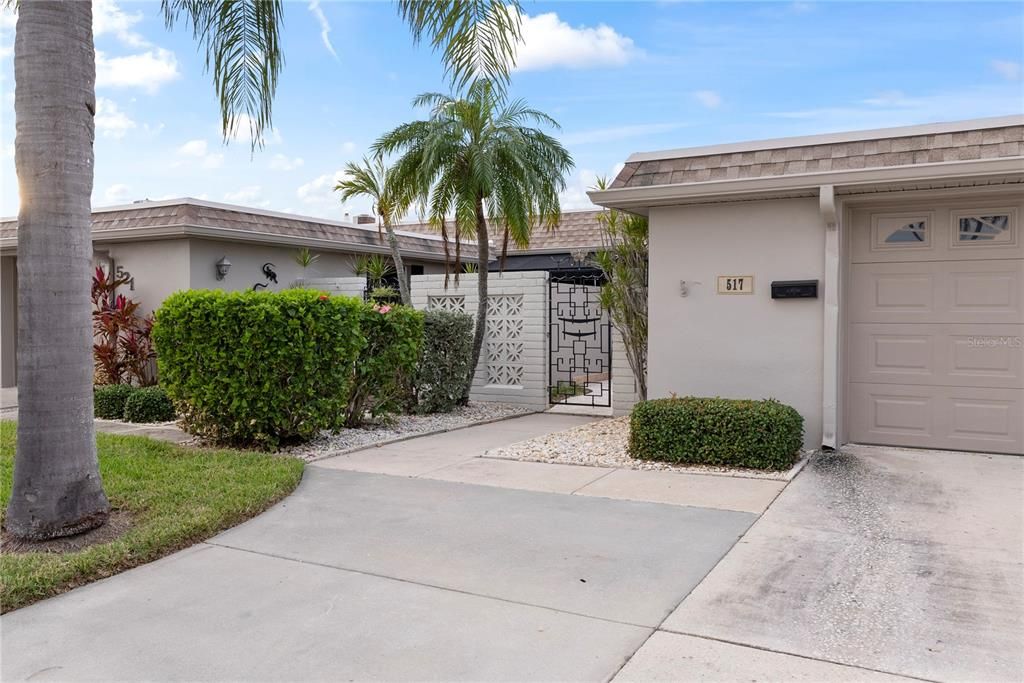 For Sale: $489,999 (2 beds, 2 baths, 1400 Square Feet)