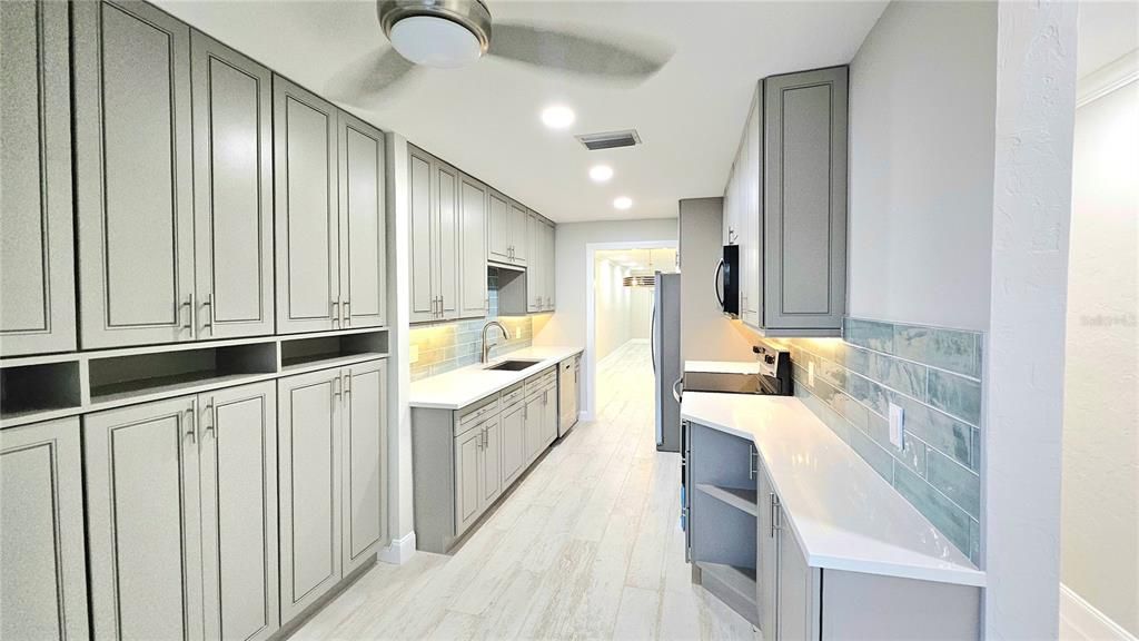 For Sale: $489,999 (2 beds, 2 baths, 1400 Square Feet)