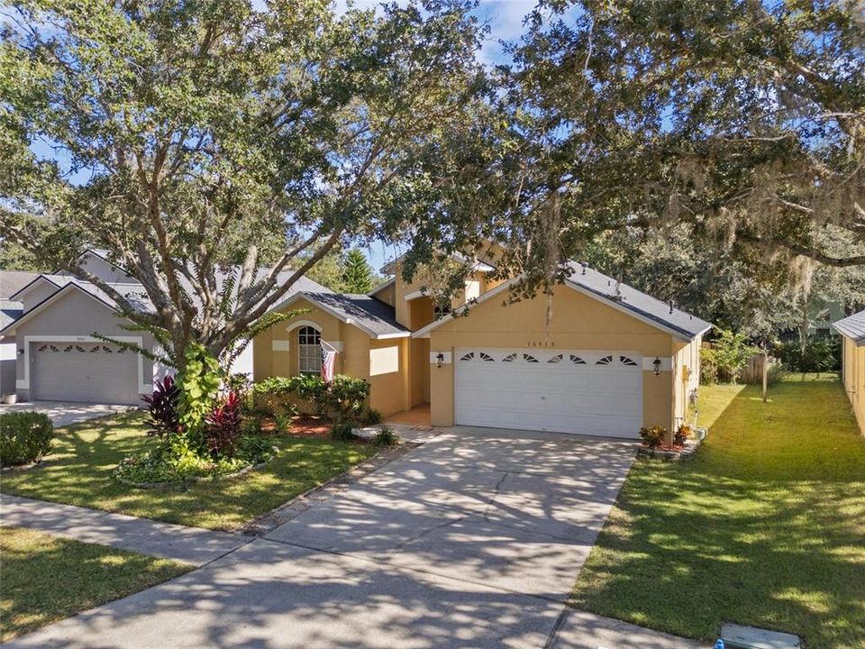 Activo con contrato: $425,000 (3 camas, 2 baños, 1553 Pies cuadrados)