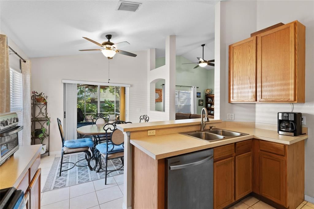 Activo con contrato: $425,000 (3 camas, 2 baños, 1553 Pies cuadrados)