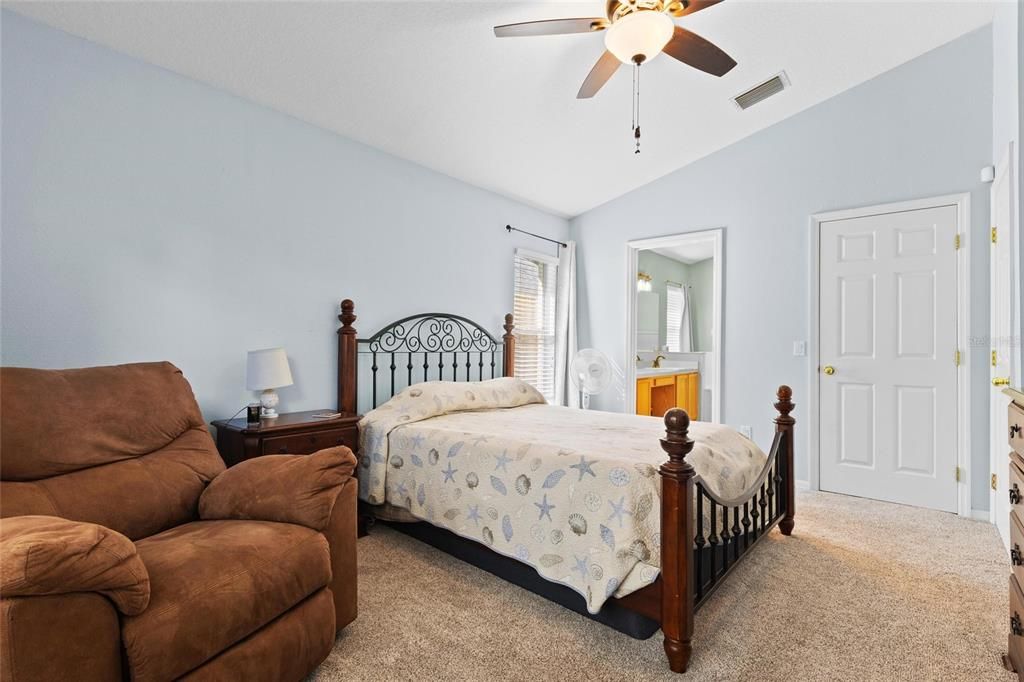 Activo con contrato: $425,000 (3 camas, 2 baños, 1553 Pies cuadrados)