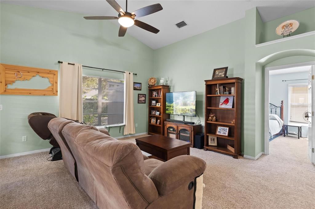 Activo con contrato: $425,000 (3 camas, 2 baños, 1553 Pies cuadrados)