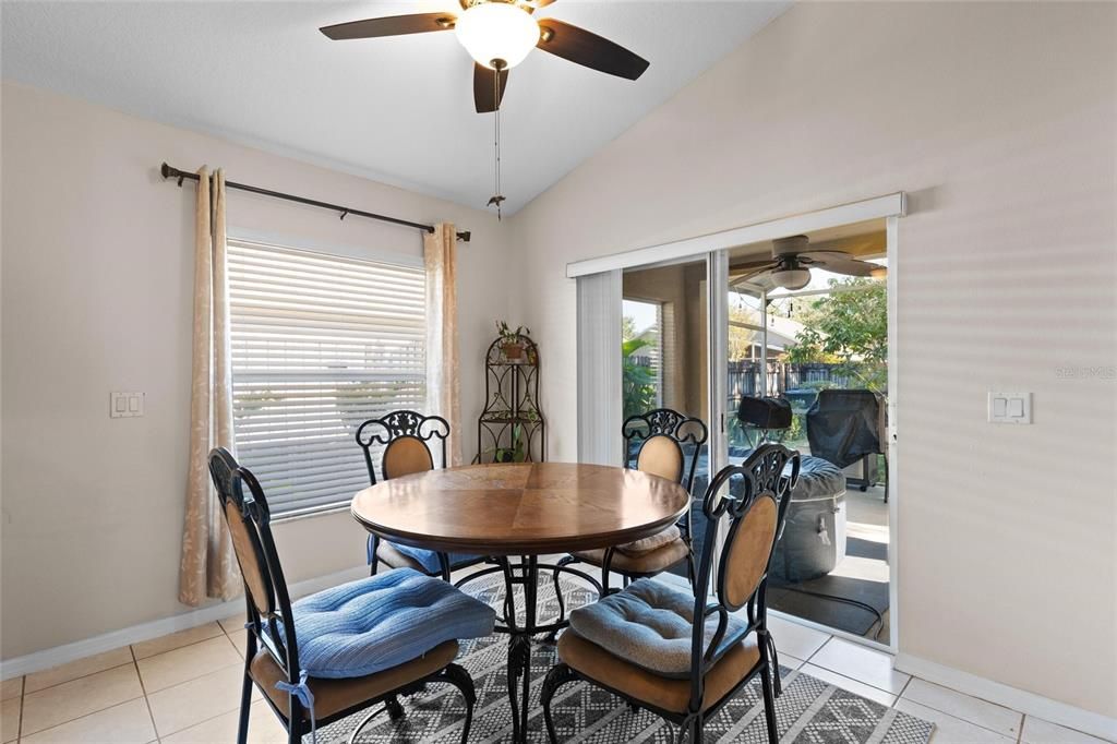 Activo con contrato: $425,000 (3 camas, 2 baños, 1553 Pies cuadrados)