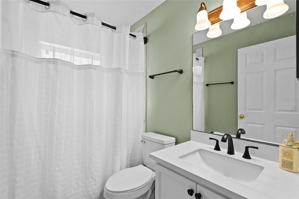 Activo con contrato: $425,000 (3 camas, 2 baños, 1553 Pies cuadrados)