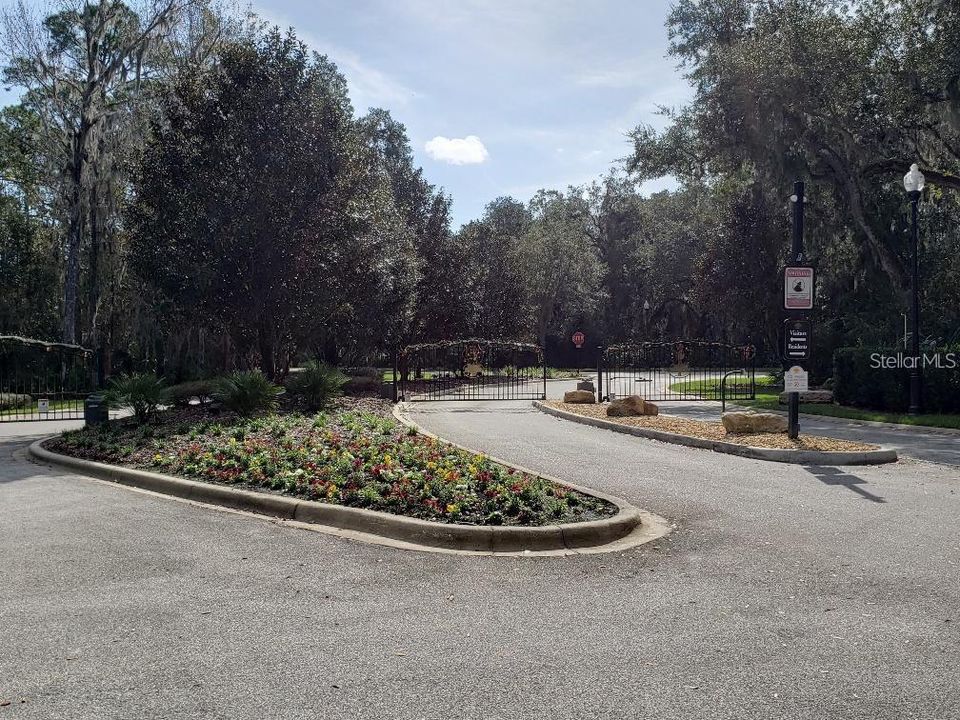 待售: $219,900 (0.58 acres)