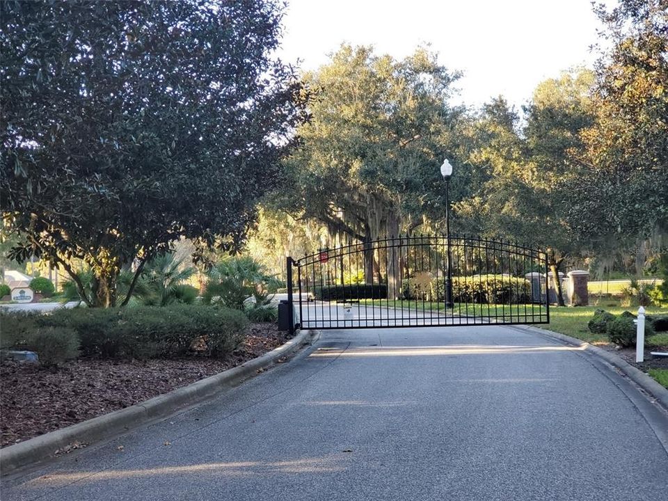 待售: $219,900 (0.58 acres)