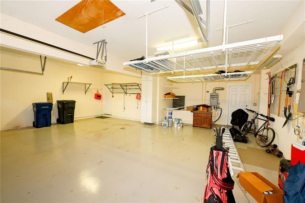 For Rent: $3,900 (5 beds, 3 baths, 2862 Square Feet)