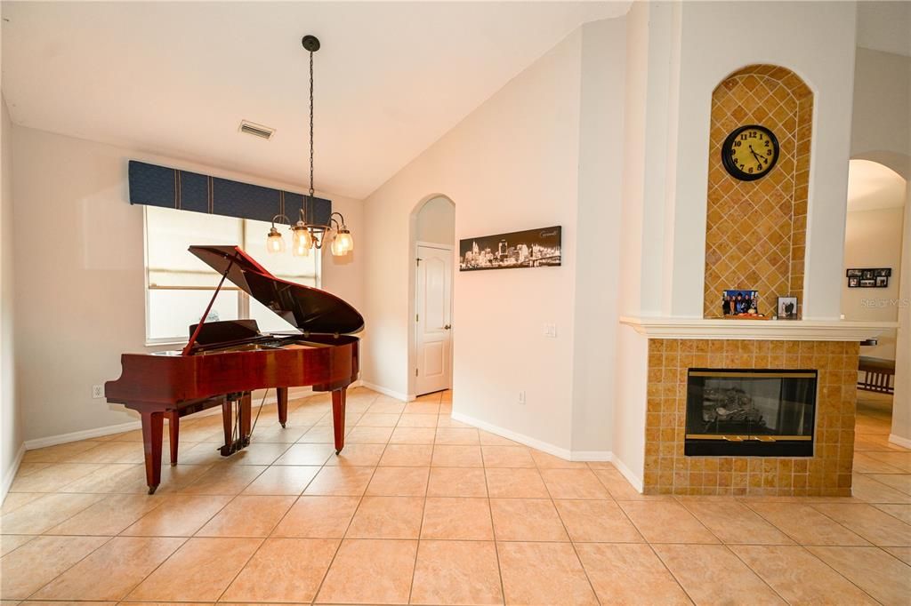 For Rent: $3,900 (5 beds, 3 baths, 2862 Square Feet)