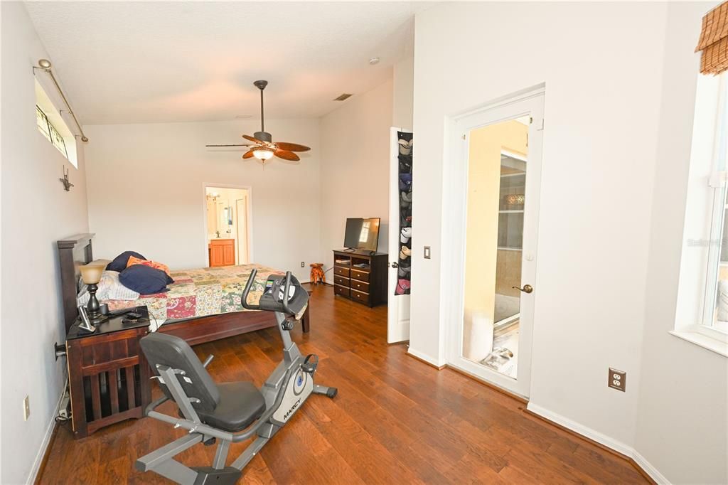 For Rent: $3,900 (5 beds, 3 baths, 2862 Square Feet)