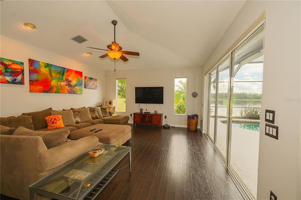 For Rent: $3,900 (5 beds, 3 baths, 2862 Square Feet)