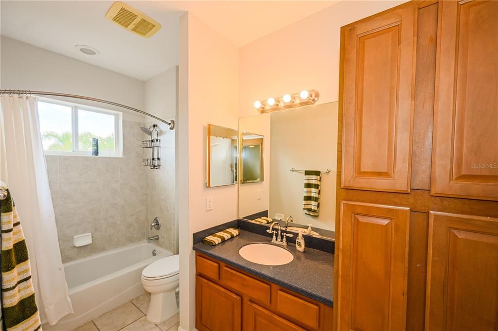 For Rent: $3,900 (5 beds, 3 baths, 2862 Square Feet)