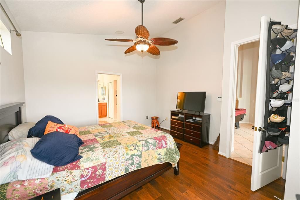 For Rent: $3,900 (5 beds, 3 baths, 2862 Square Feet)