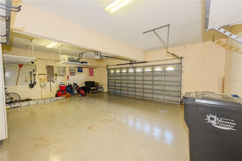 For Rent: $3,900 (5 beds, 3 baths, 2862 Square Feet)