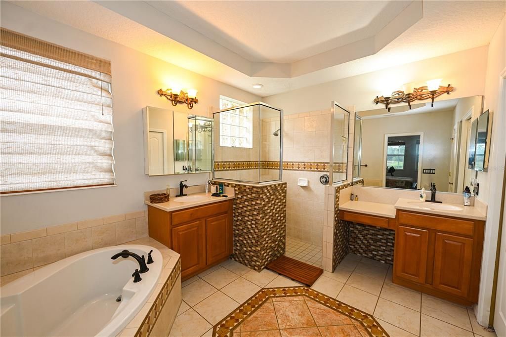 For Rent: $3,900 (5 beds, 3 baths, 2862 Square Feet)