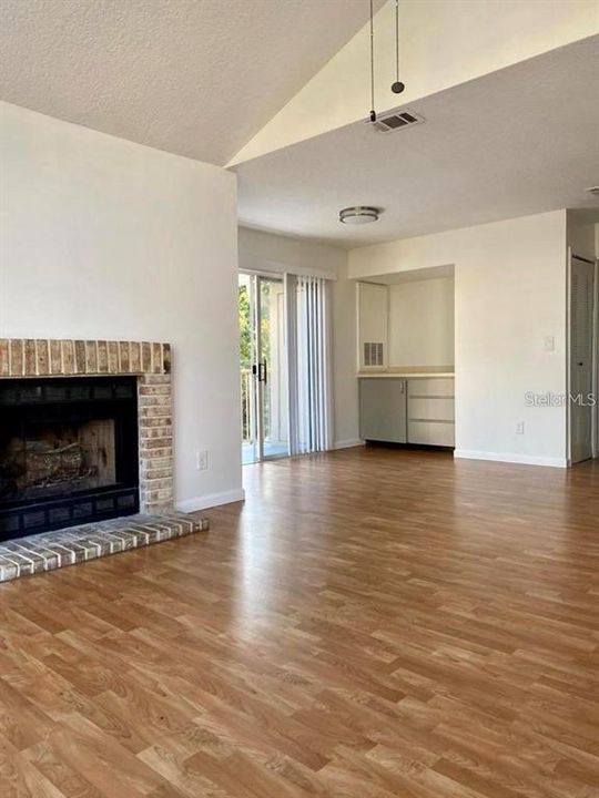 For Rent: $1,900 (2 beds, 2 baths, 1036 Square Feet)