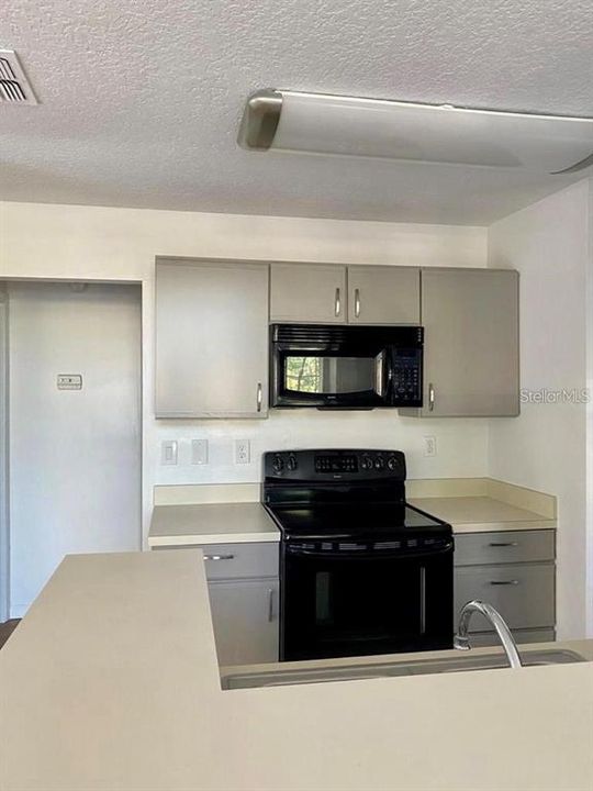 For Rent: $1,900 (2 beds, 2 baths, 1036 Square Feet)