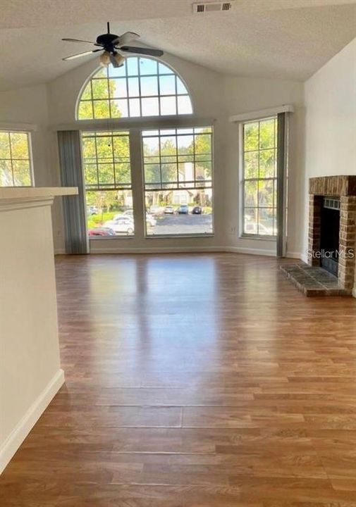 For Rent: $1,900 (2 beds, 2 baths, 1036 Square Feet)