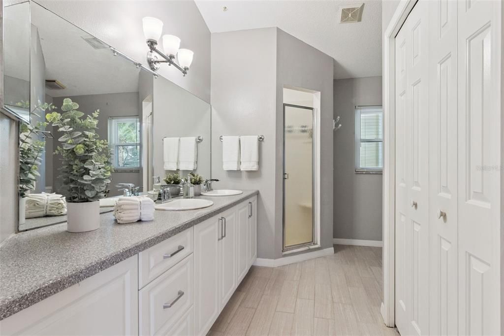 На продажу: $379,000 (3 спален, 2 ванн, 2113 Квадратных фут)