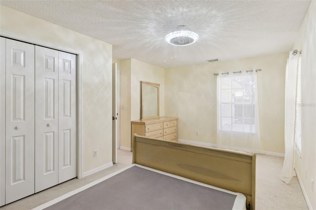 На продажу: $379,000 (3 спален, 2 ванн, 2113 Квадратных фут)