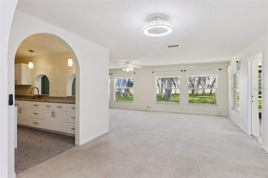 На продажу: $379,000 (3 спален, 2 ванн, 2113 Квадратных фут)