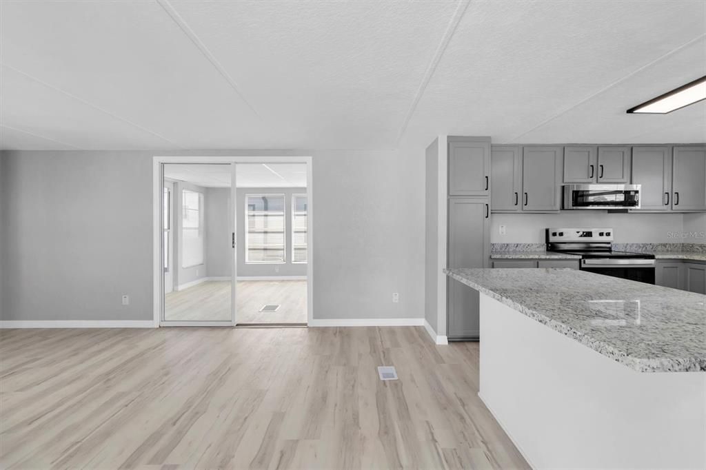 На продажу: $223,000 (2 спален, 1 ванн, 728 Квадратных фут)