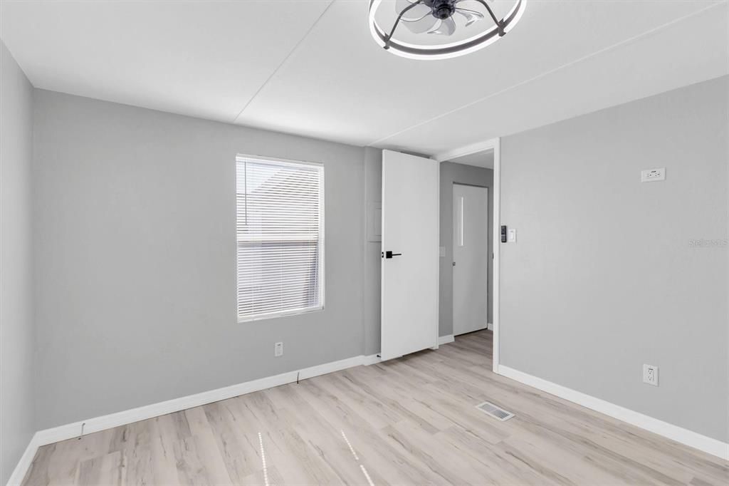 На продажу: $223,000 (2 спален, 1 ванн, 728 Квадратных фут)