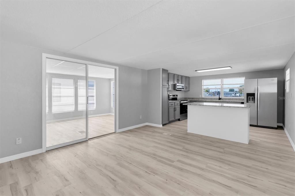 На продажу: $223,000 (2 спален, 1 ванн, 728 Квадратных фут)