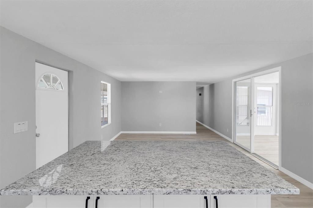 На продажу: $223,000 (2 спален, 1 ванн, 728 Квадратных фут)