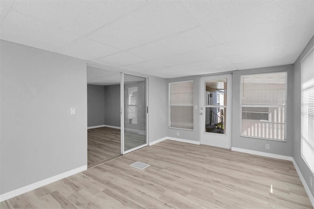 На продажу: $223,000 (2 спален, 1 ванн, 728 Квадратных фут)