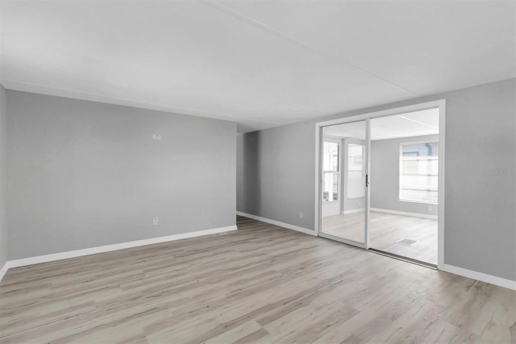 На продажу: $223,000 (2 спален, 1 ванн, 728 Квадратных фут)