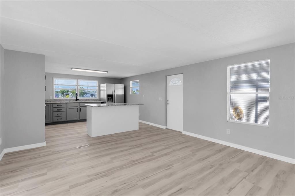 На продажу: $223,000 (2 спален, 1 ванн, 728 Квадратных фут)