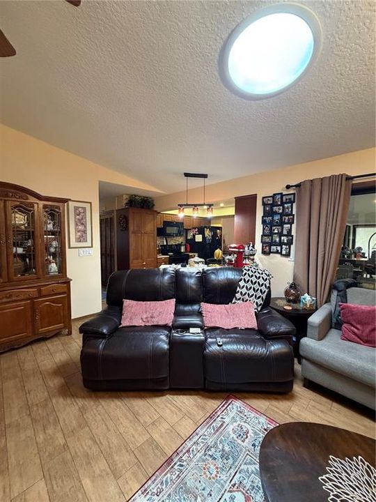 На продажу: $360,000 (3 спален, 2 ванн, 1737 Квадратных фут)